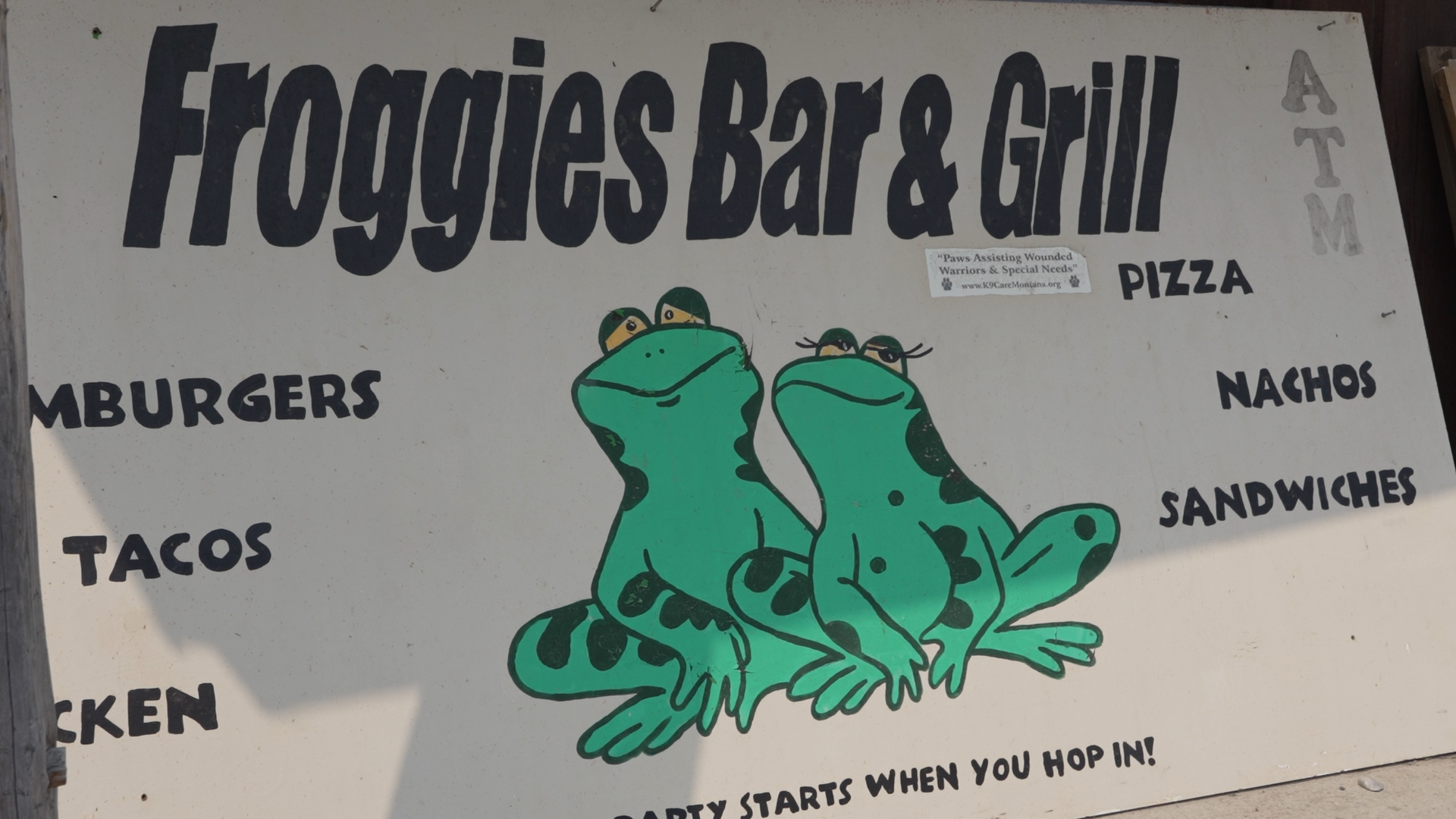 Бар «Froggie's» в Валиере готов к открытию после ремонта, вызванного столкновением автомобиля