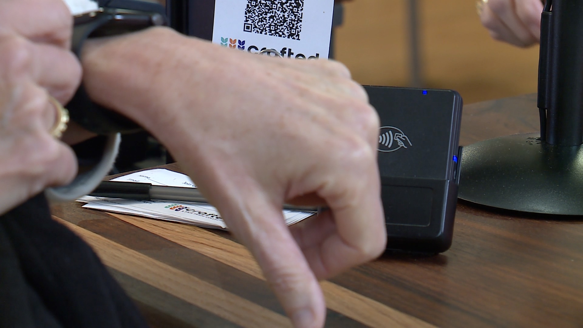 Proposed 10 % credit card interest rate cap faces Monday night deadline