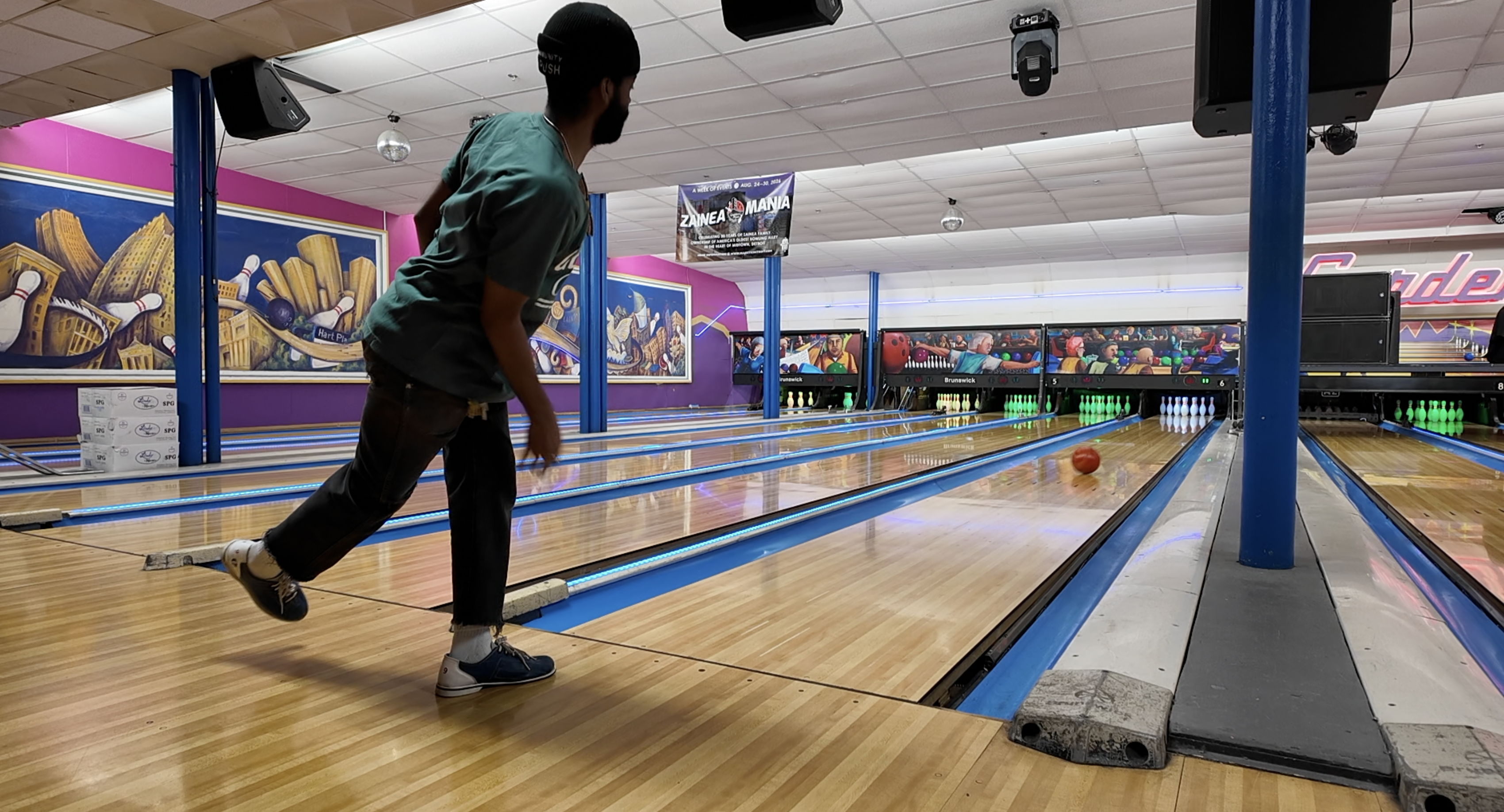 Детройтский бильярдный зал Garden Bowl отмечает 113 лет работы и 80 лет владения одной семьей