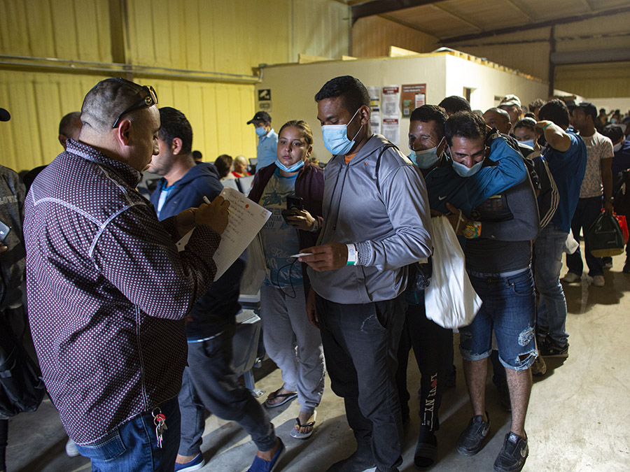 US to issue ID to migrants awaiting deportation proceedings - Vimarsana News
