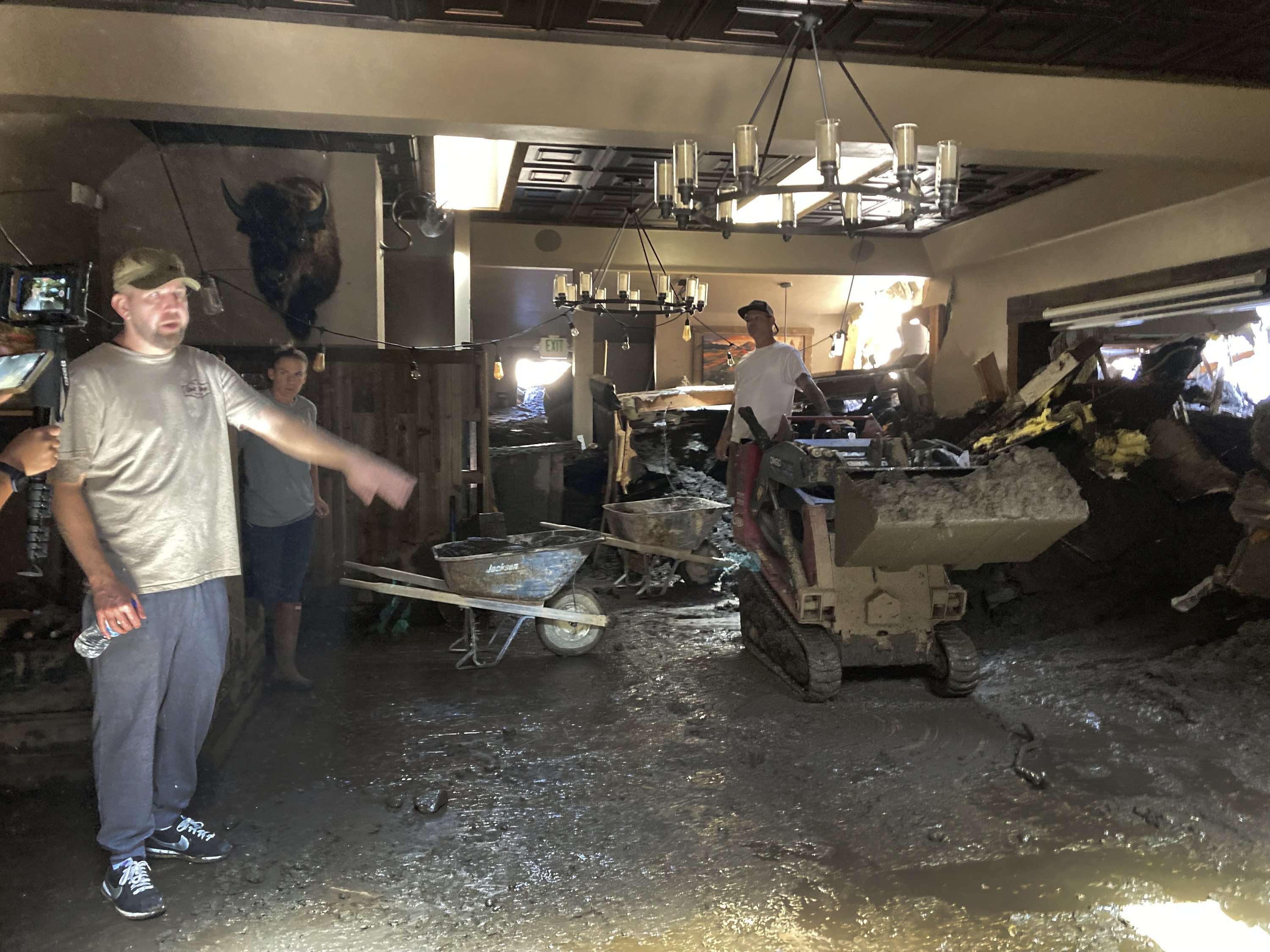 'It's crushing': California cleans up mudslide damage - Vimarsana News