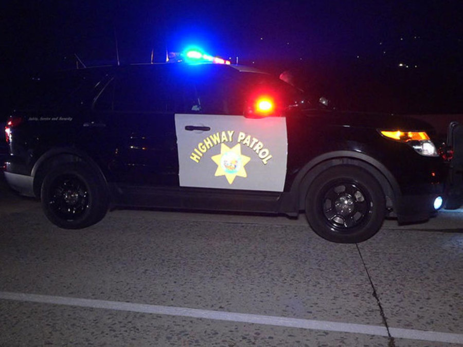 At least 1 dead after car crashes into tree off road just north of Escondido - Vimarsana News
