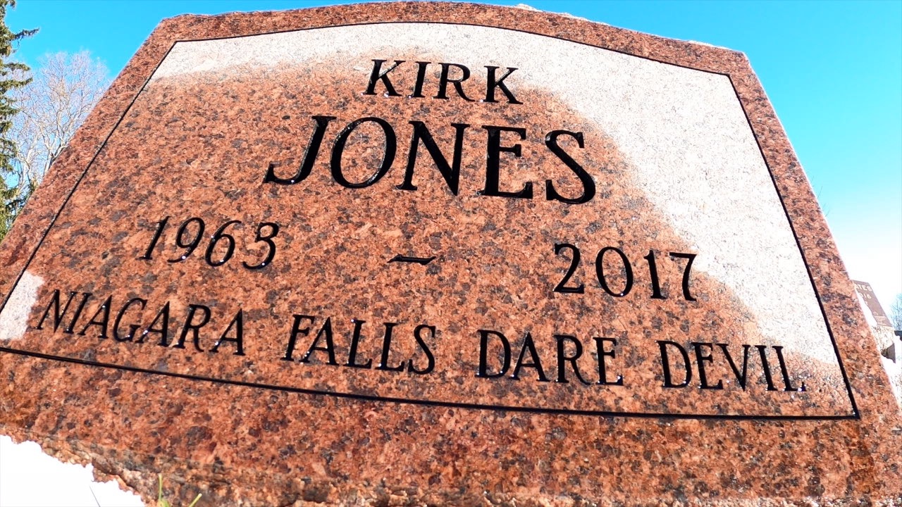 Unclaimed by family, daredevil's remains get a final resting spot in Niagara Falls - Vimarsana News