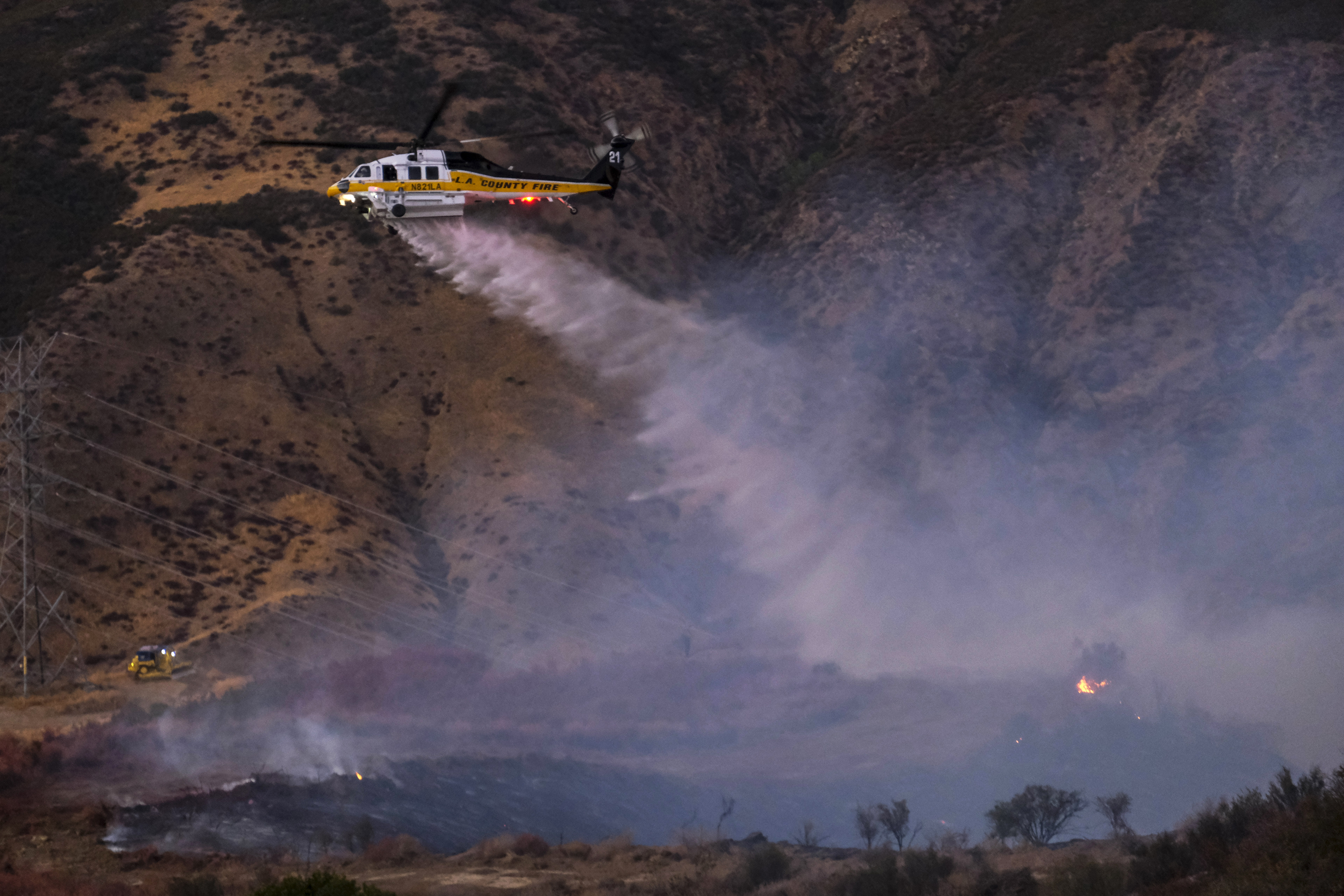 Firefighters gain on California wildfires despite high heat - Vimarsana News