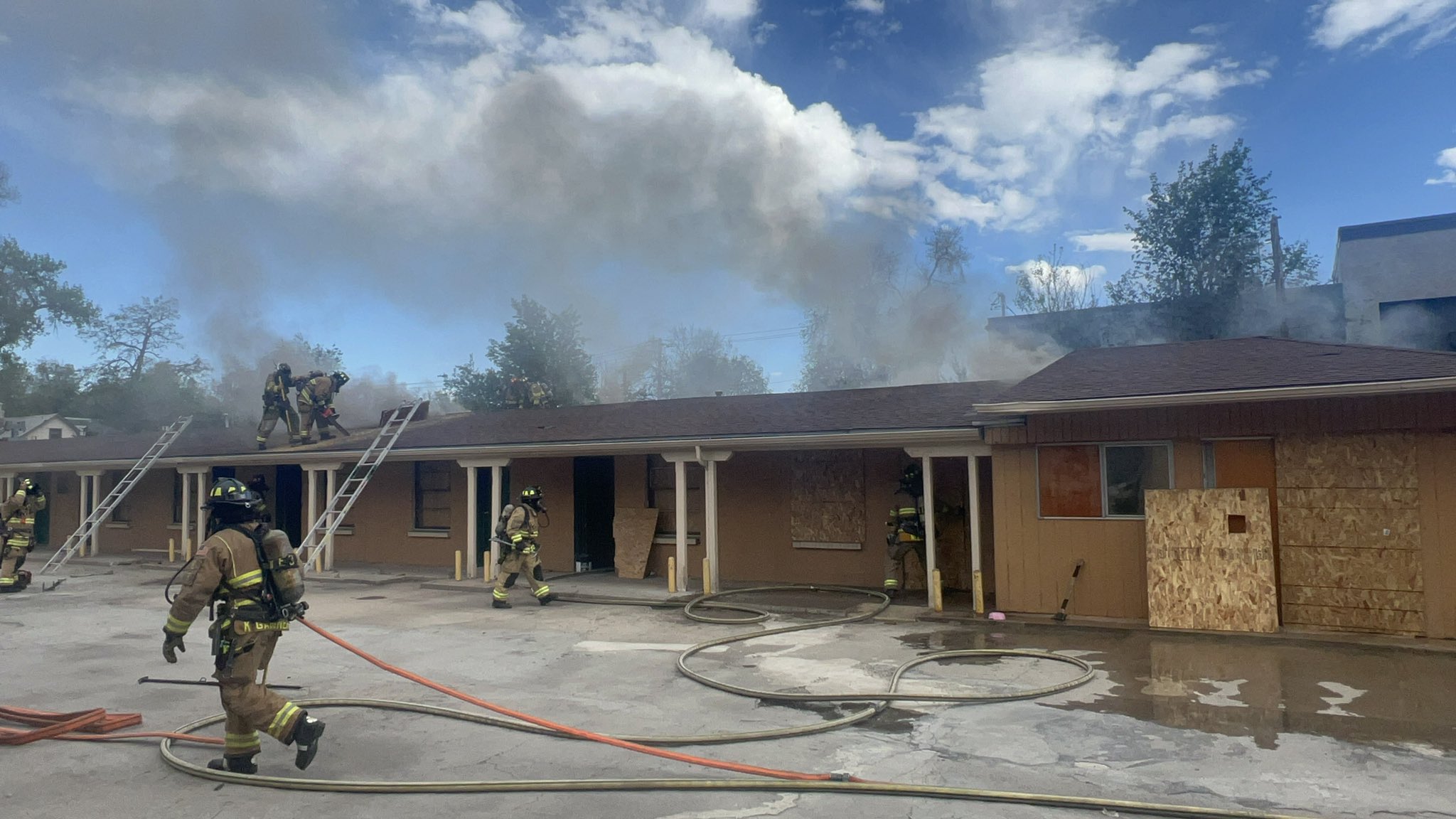 CSFD puts out a fire at an abandoned motel in Colorado Springs - Vimarsana News