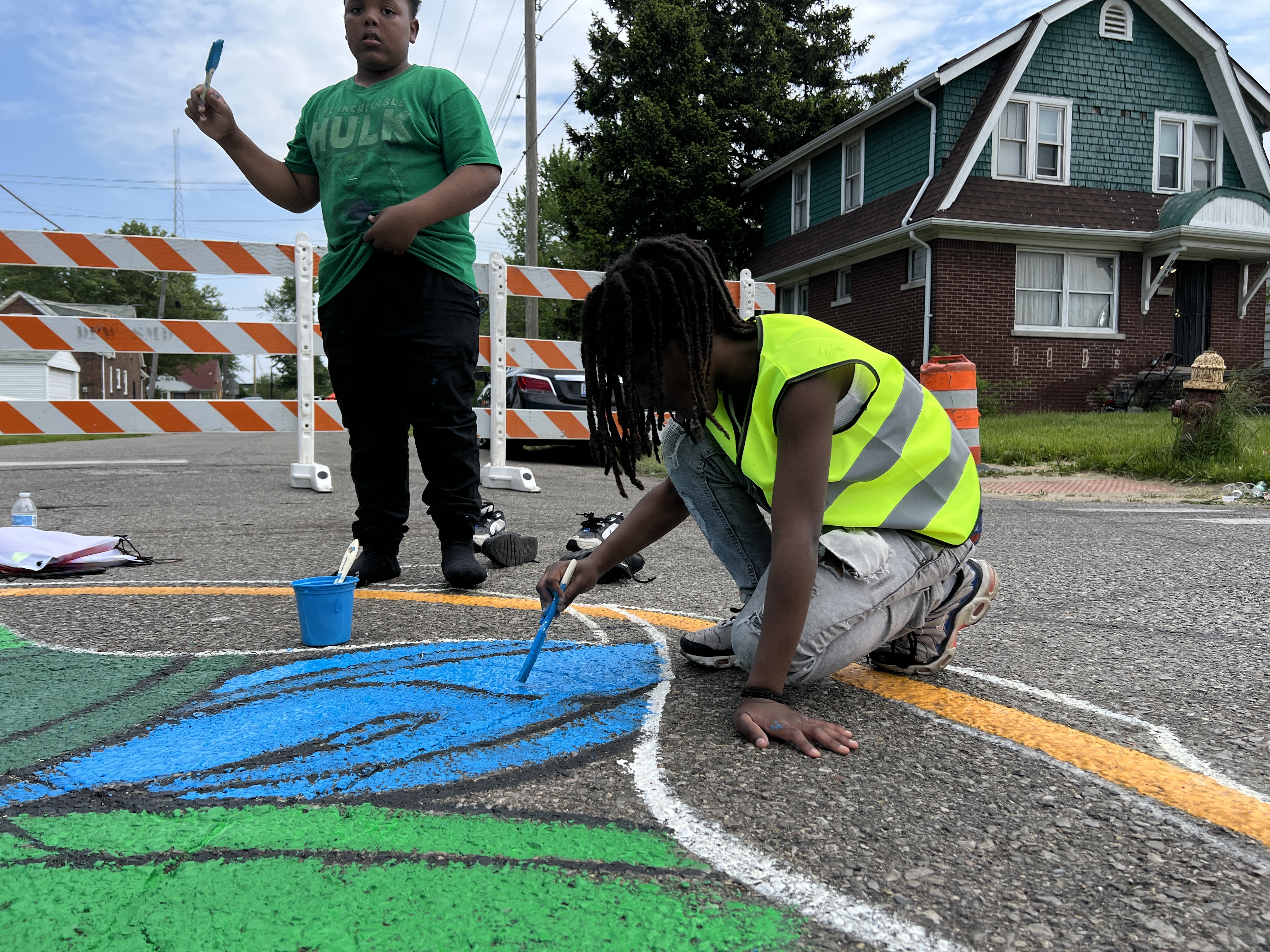 Detroit students, community members, artists begin mural for Joe Louis Greenway - Vimarsana News