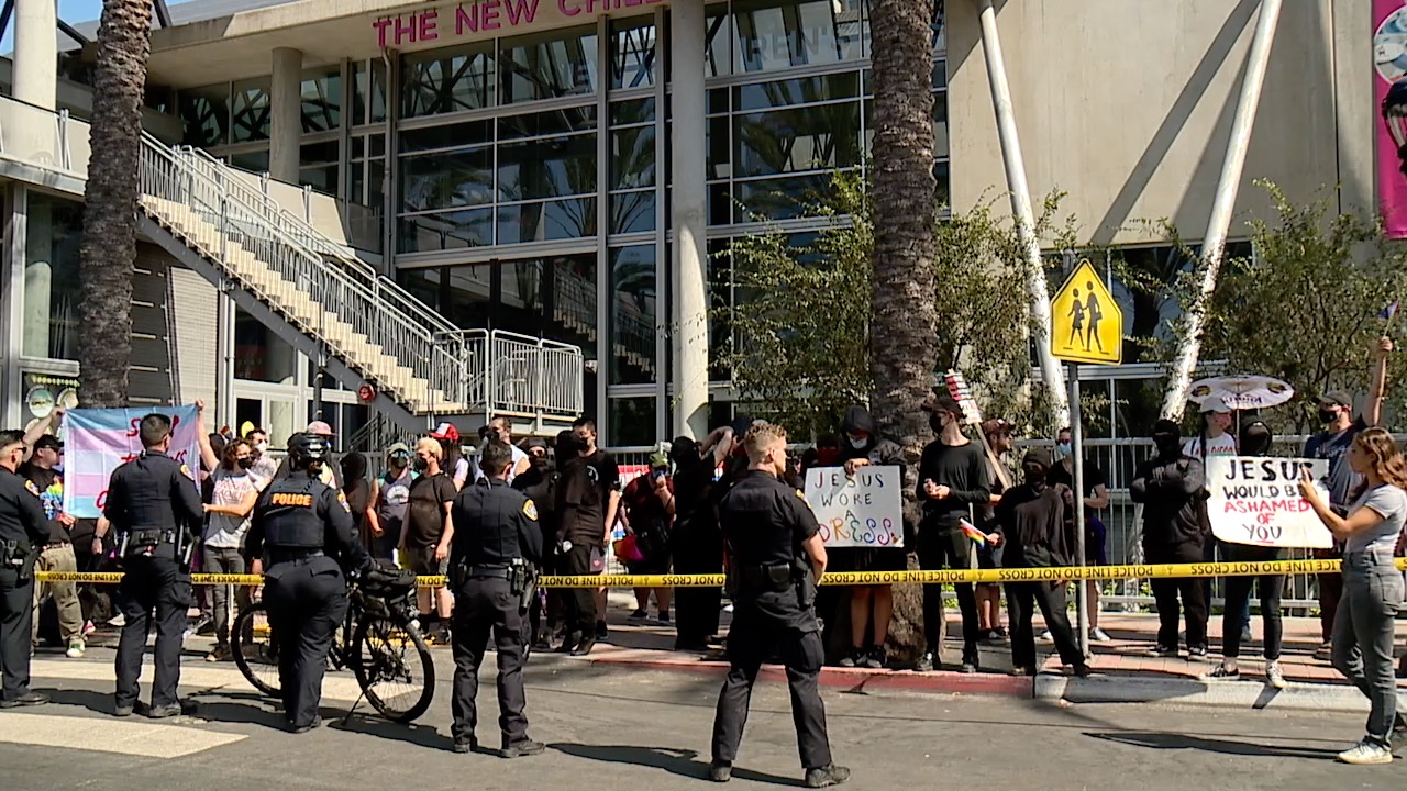 Protesters gather outside New Children's Museum over drag queen story time - Vimarsana News