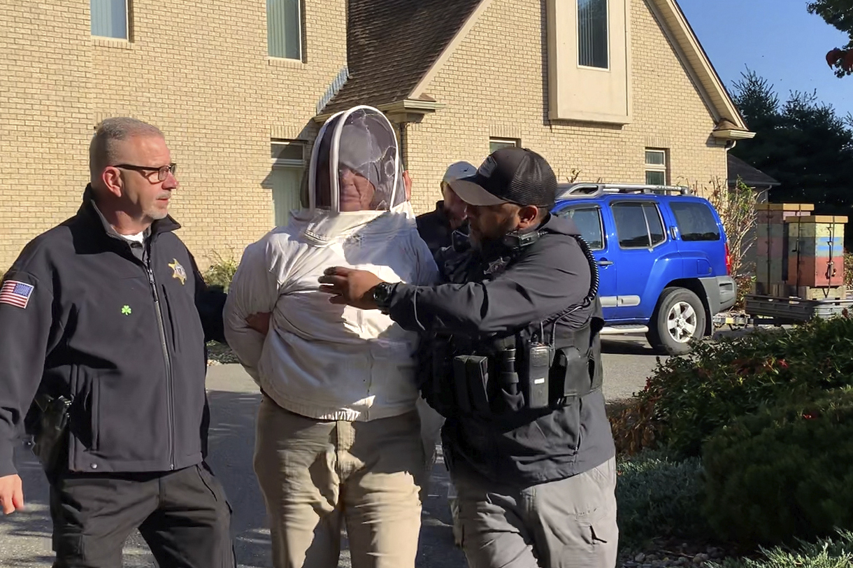 Woman charged with sending bee swarm on deputies at eviction - Vimarsana News