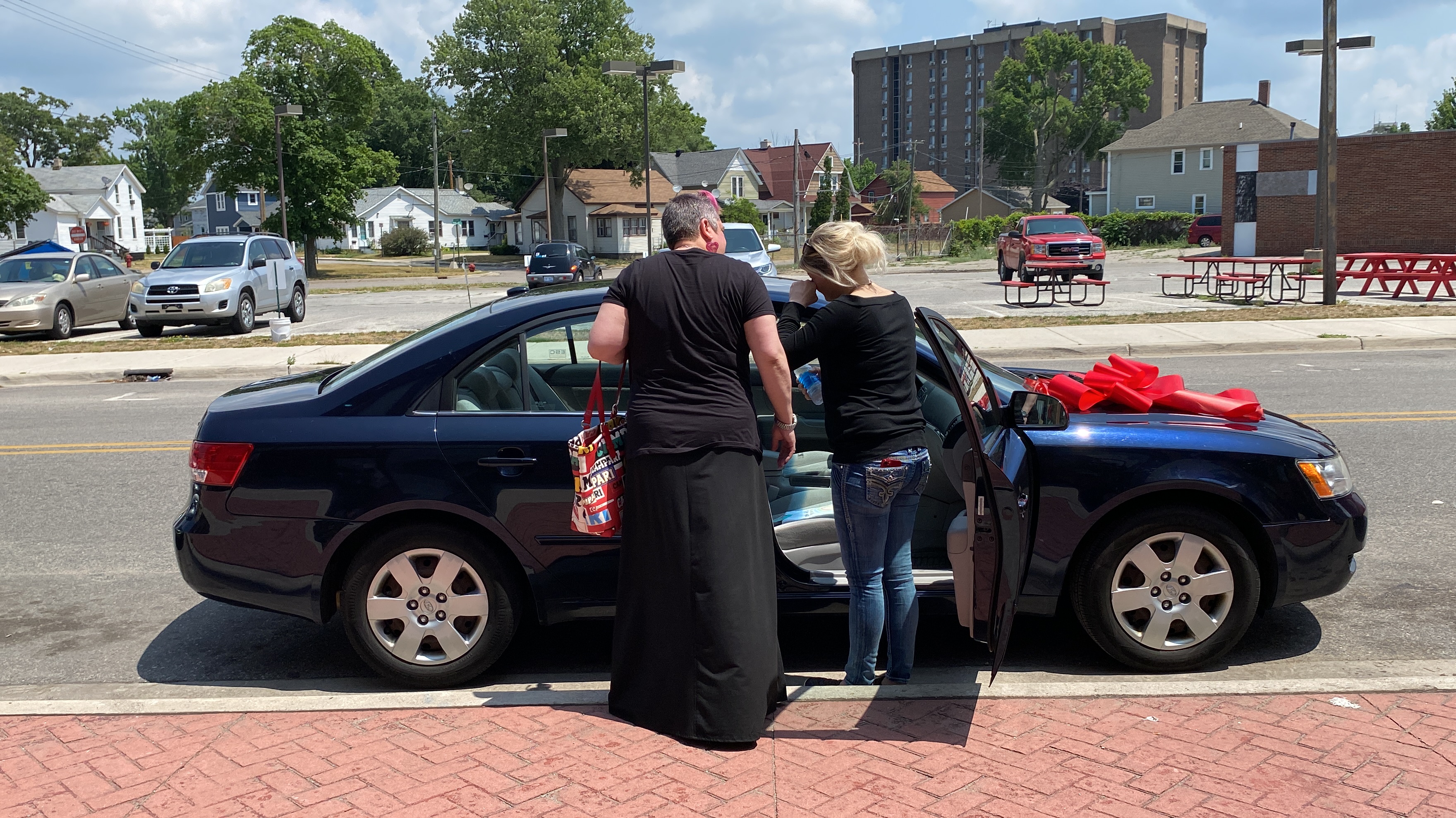 'Oh my gosh': Muskegon baker surprised with new car after old one was stolen - Vimarsana News