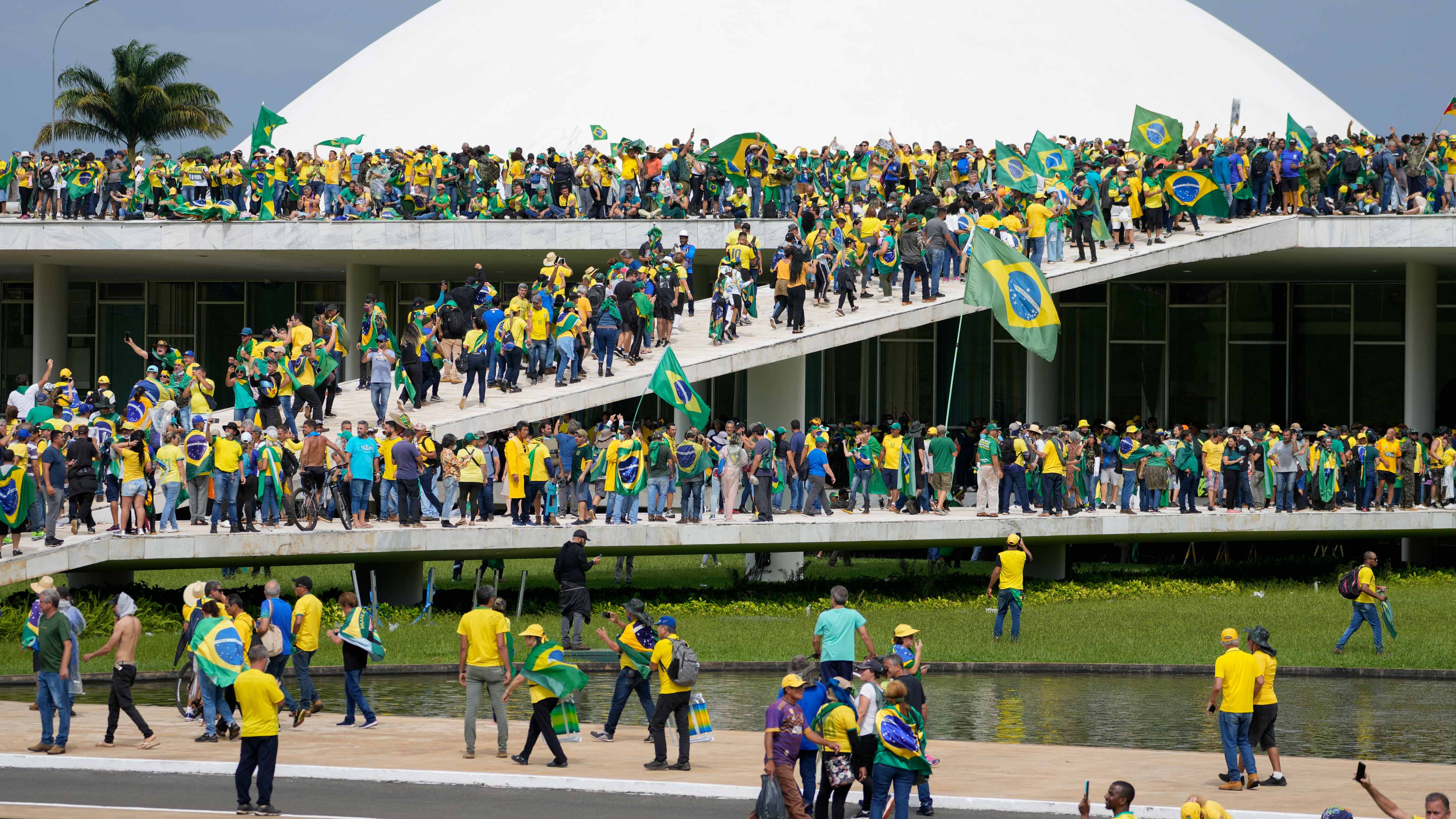 Pro-Bolsonaro protesters storm Brazil's Congress, high court - Vimarsana News