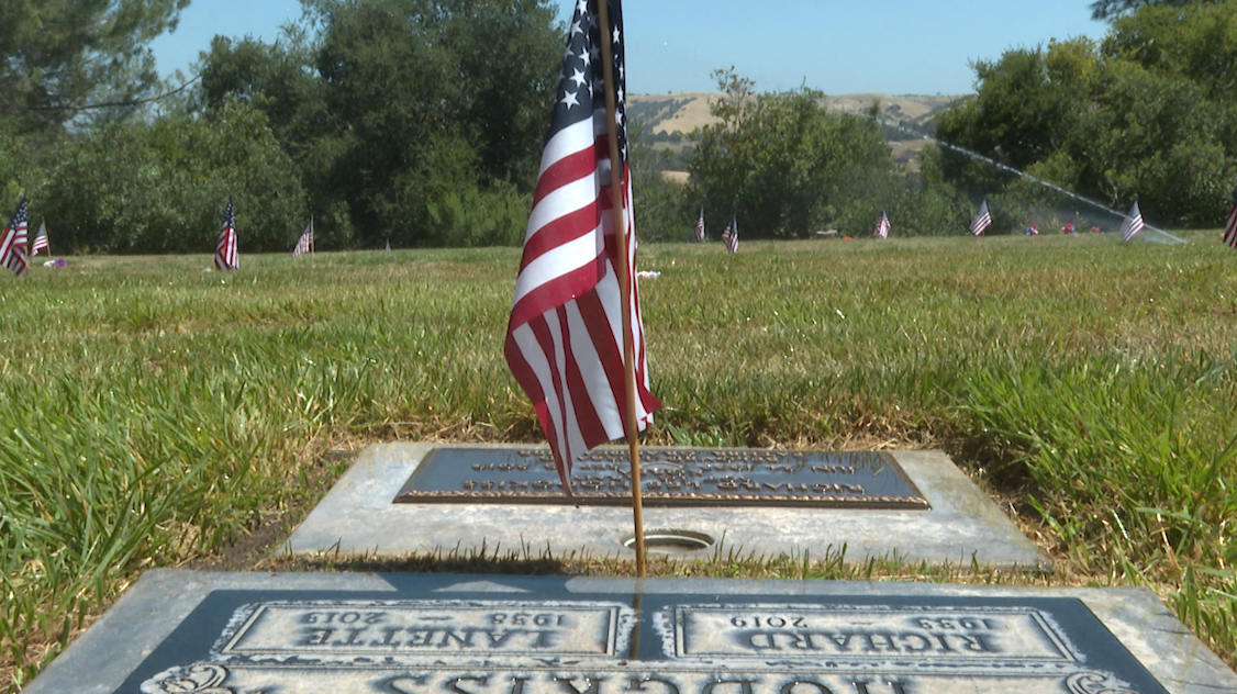 Over 750 flags were placed on veterans graves at Pine Mountain Cemetary - Vimarsana News