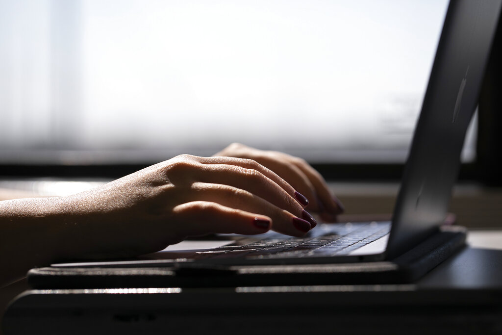 Democrats widen scrutiny of tech over abortion data privacy - Vimarsana News