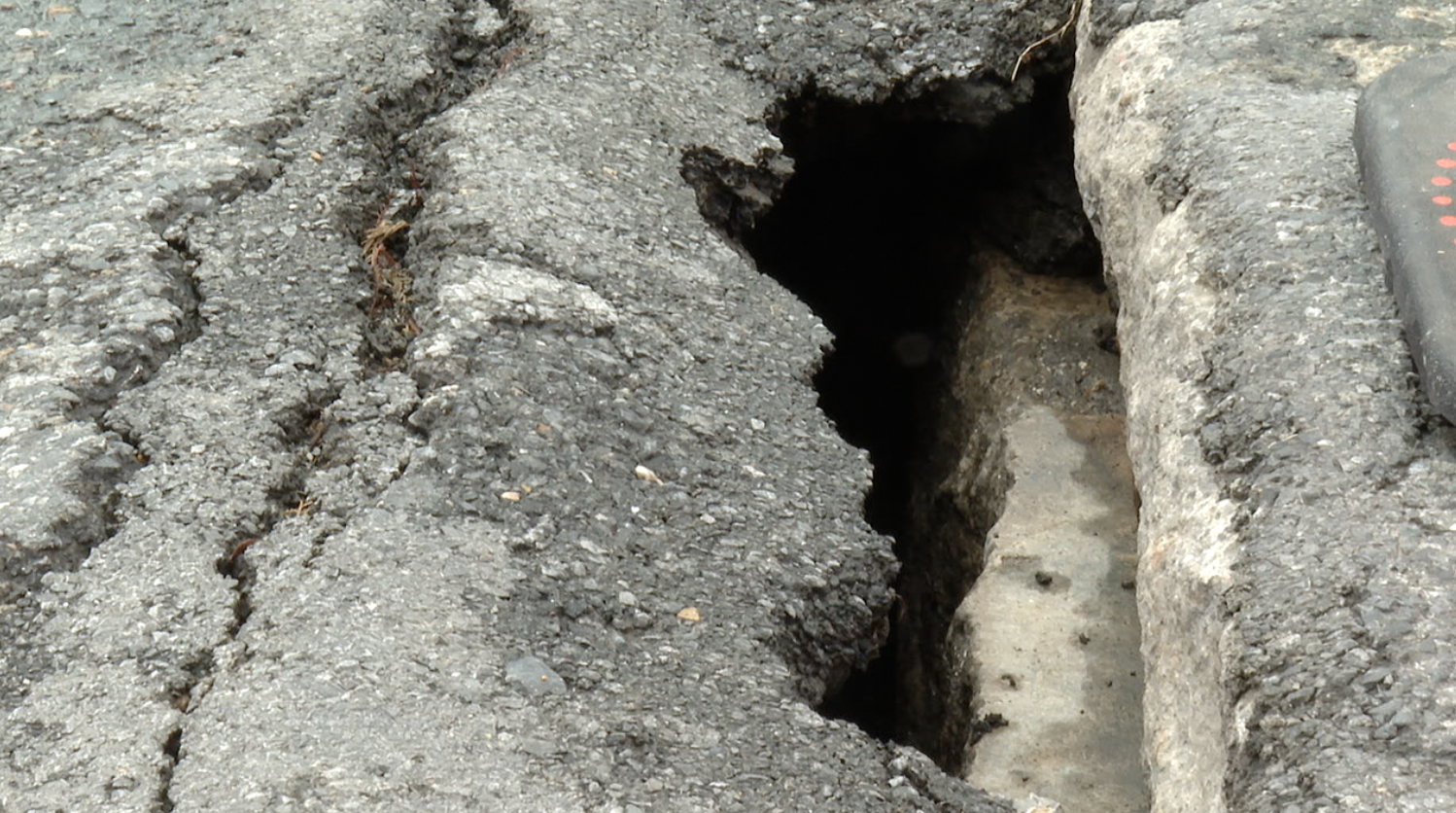 Crack in Bayou Amy Bridge moves traffic to one lane - Vimarsana News