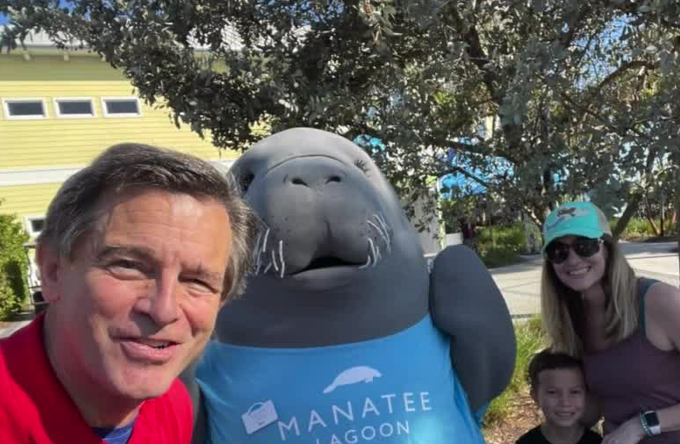 Nearly 10,000 participate in ManateeFest, organizers say - Vimarsana News