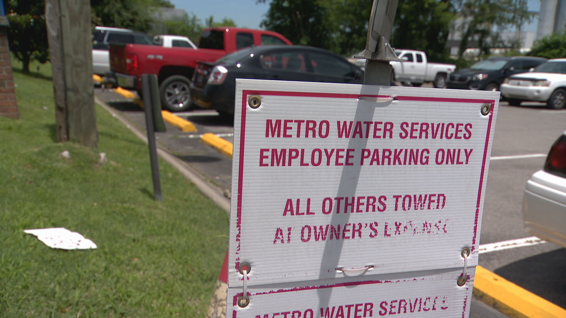Metro Nashville employees seek pay raise amid rising living costs - Vimarsana News