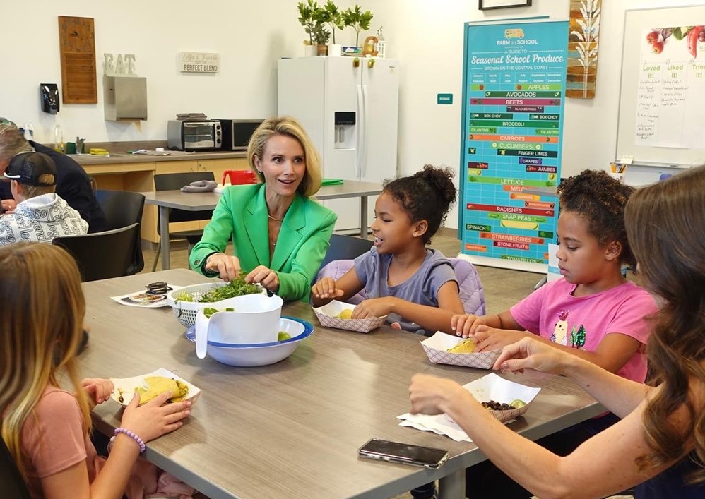 First Partner visits San Luis Obispo elementary school - Vimarsana News