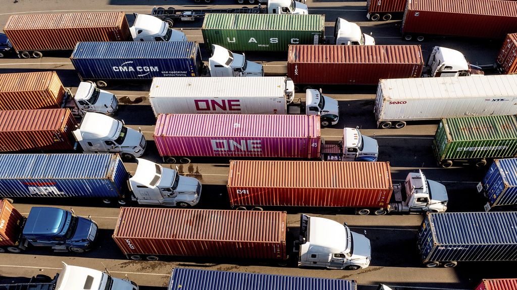 Truck makers pledge to comply with new California rules phasing out gas vehicles - Vimarsana News