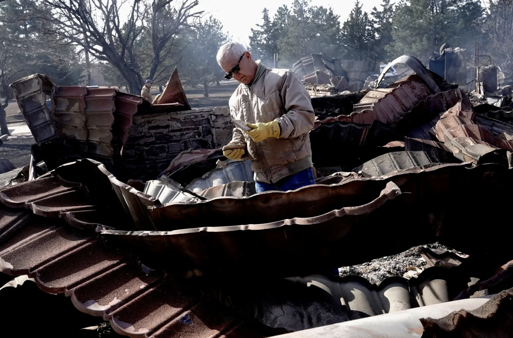 Wildfire rages through more than 1 million acres, now largest in Texas history - Vimarsana News
