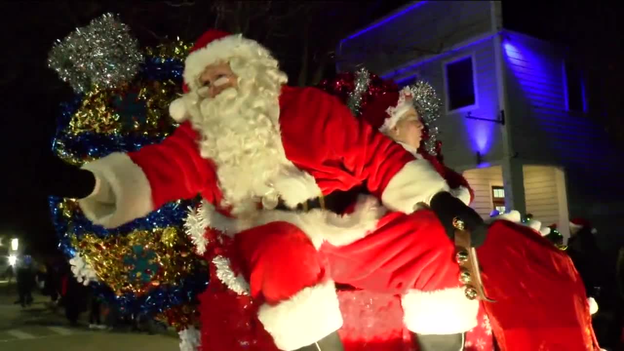 'Waukesha Strong' on full display at Christmas parade 1 year after tragedy - Vimarsana News