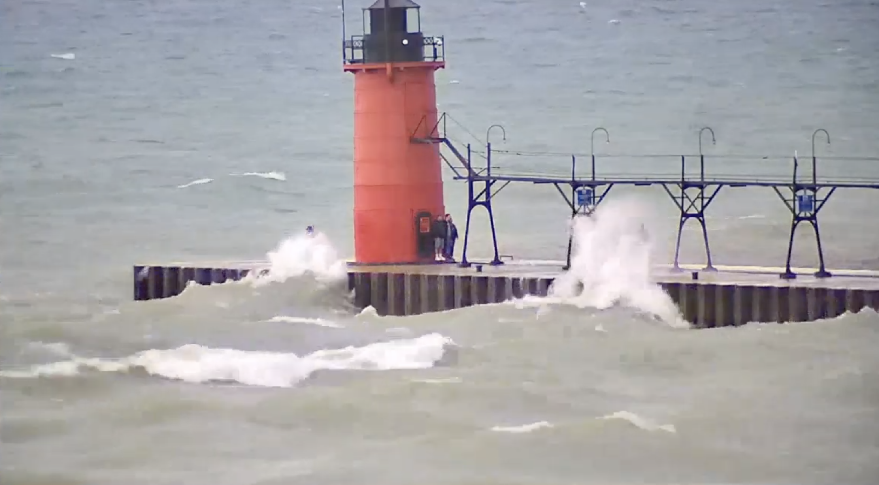 Great Lakes Surf Rescue Project warns of dangerous conditions on Lake Michigan this weekend - Vimarsana News