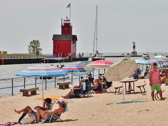 Foundation donates motorized chairs to Holland State Park - Vimarsana News