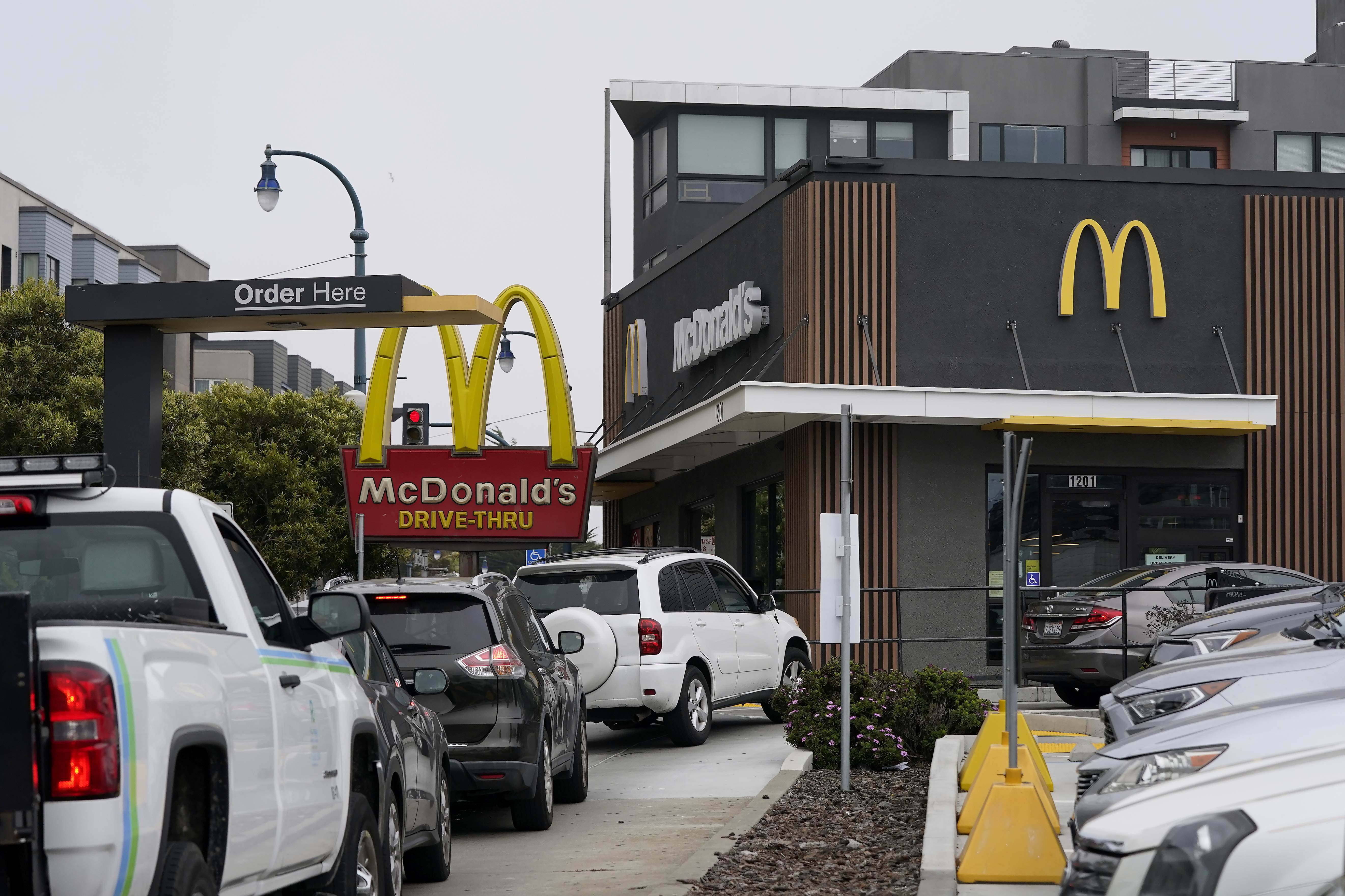 California weighs rules giving fast food workers more power - Vimarsana News