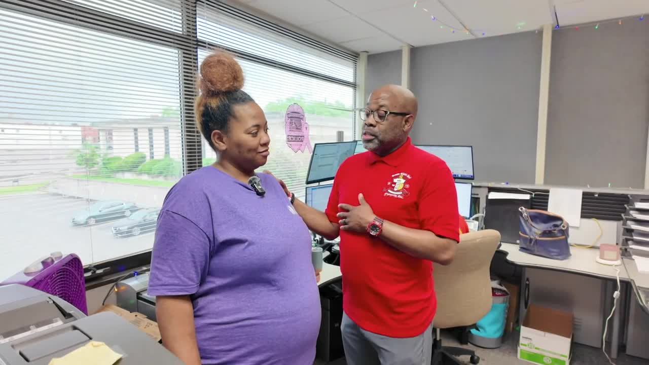 The uplifting way he thanked a Petersburg 911 dispatcher for just doing her job - Vimarsana News