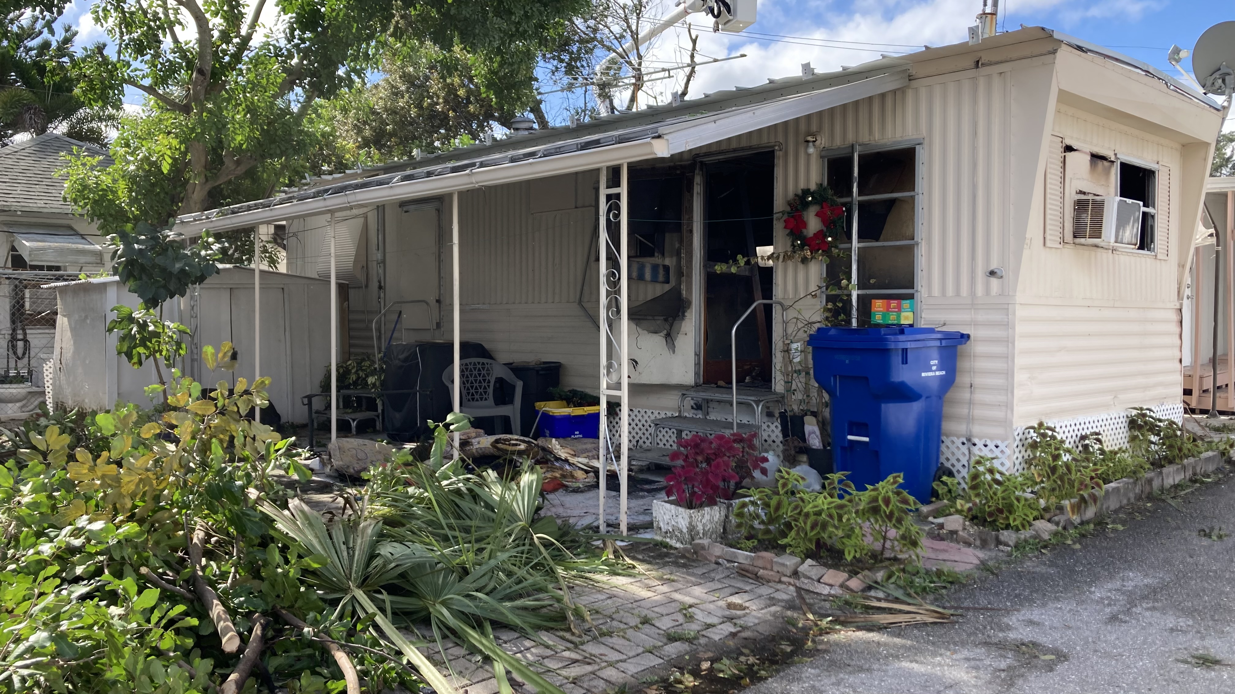 Mobile home heavily damaged in fire during storm in Riviera Beach - Vimarsana News