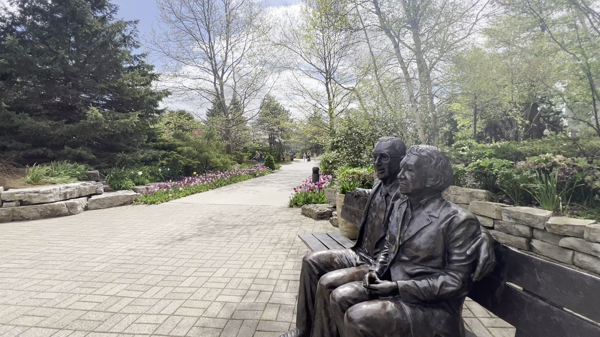 DeVos Foundation's impact on Frederik Meijer Gardens and Sculpture Park - Vimarsana News