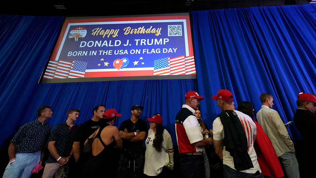 Donald Trump spends 78th birthday with his fan club - Vimarsana News