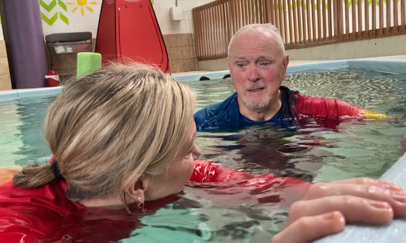 'What if I can lose my fear?' 76-year-old learns to swim - Vimarsana News