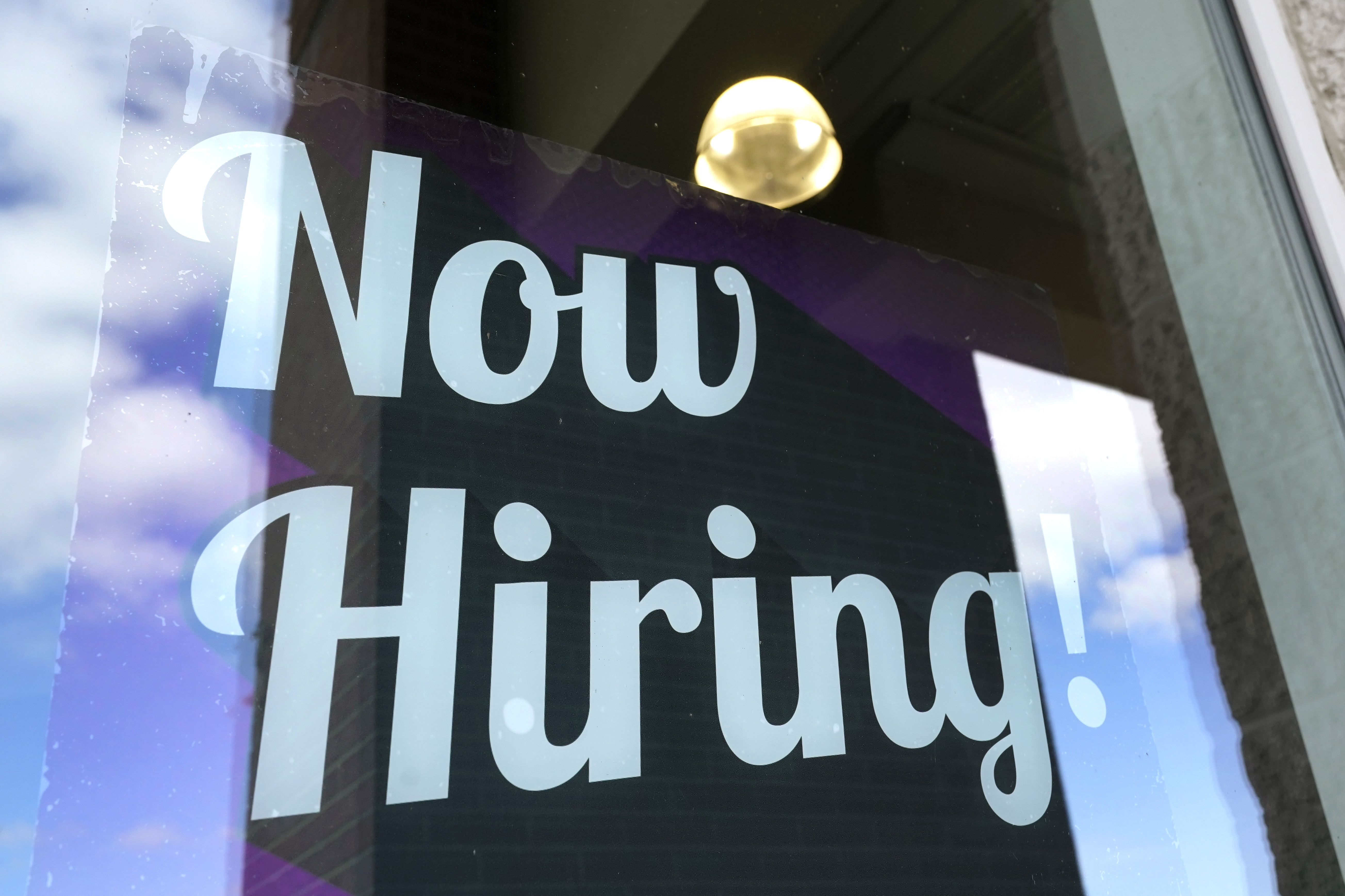 Arizona restaurant group offering free college tuition to attract employees - Vimarsana News