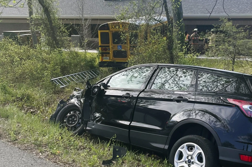 Virginia school bus hits DMV building, injures driver and two students - Vimarsana News
