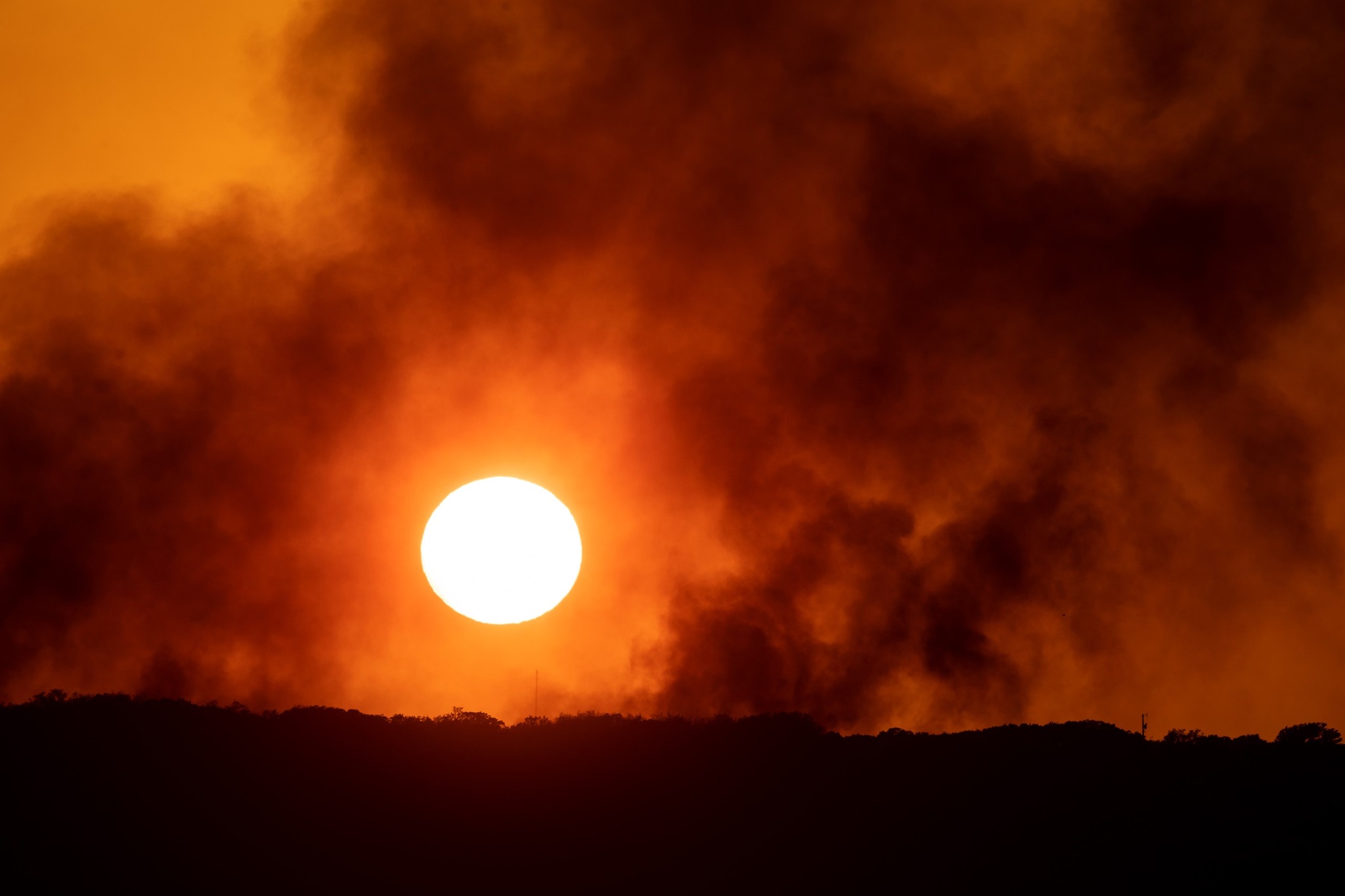 Firefighters expected to work through excessive heat on Hardcastle Fire all week - Vimarsana News