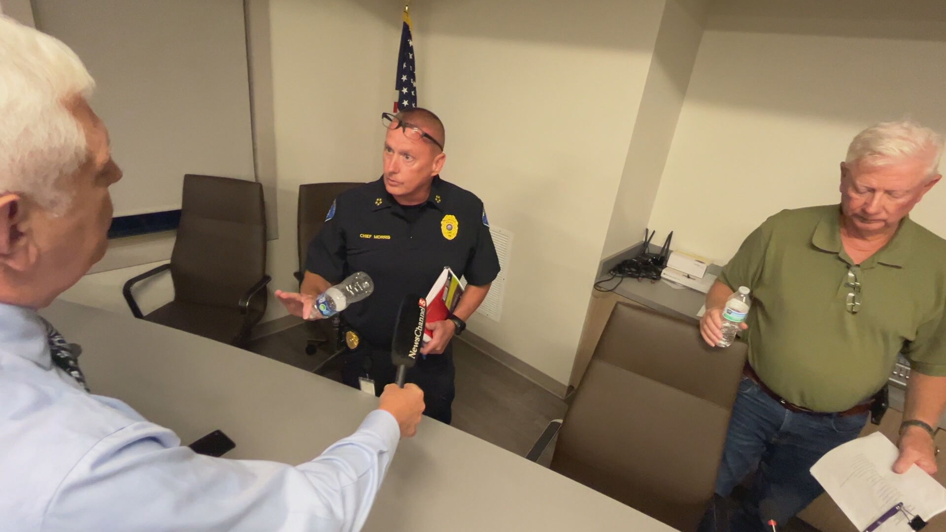 Millersville commissioners stand with assistant police chief - Vimarsana News