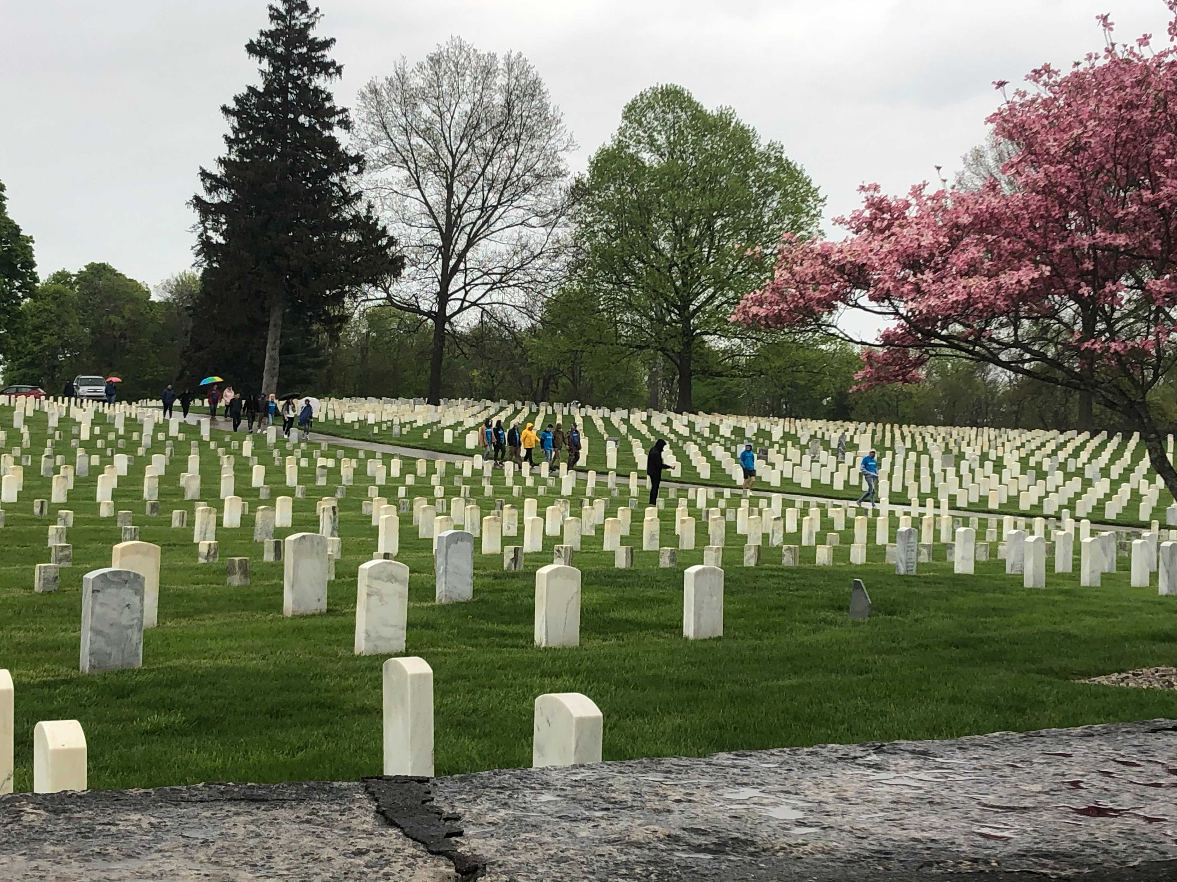 Volunteers digitize KY soldiers' headstones - Vimarsana News