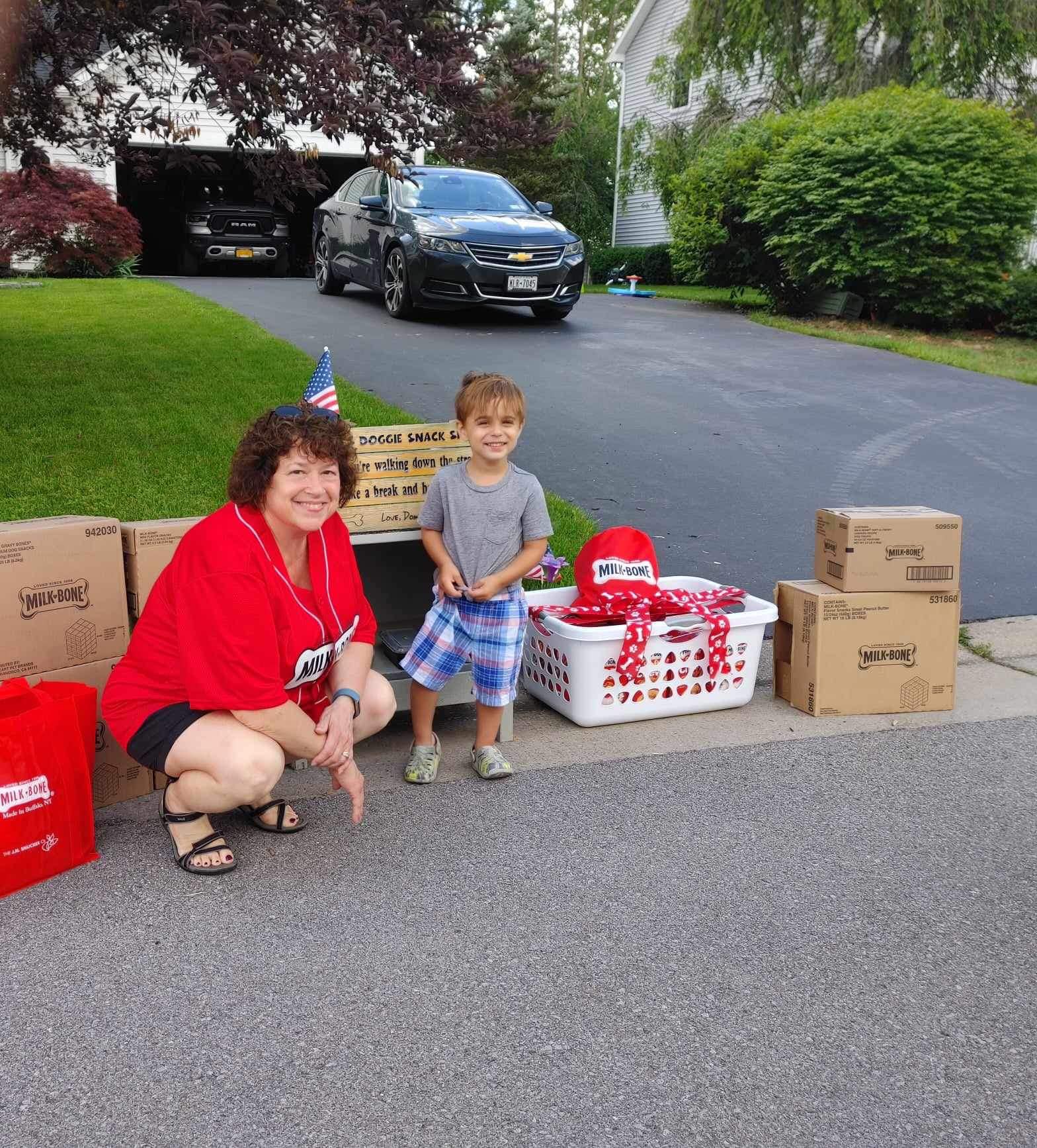 Buffalo Milk-Bone plant makes donation to three-year-old's Doggy Snack Shack - Vimarsana News