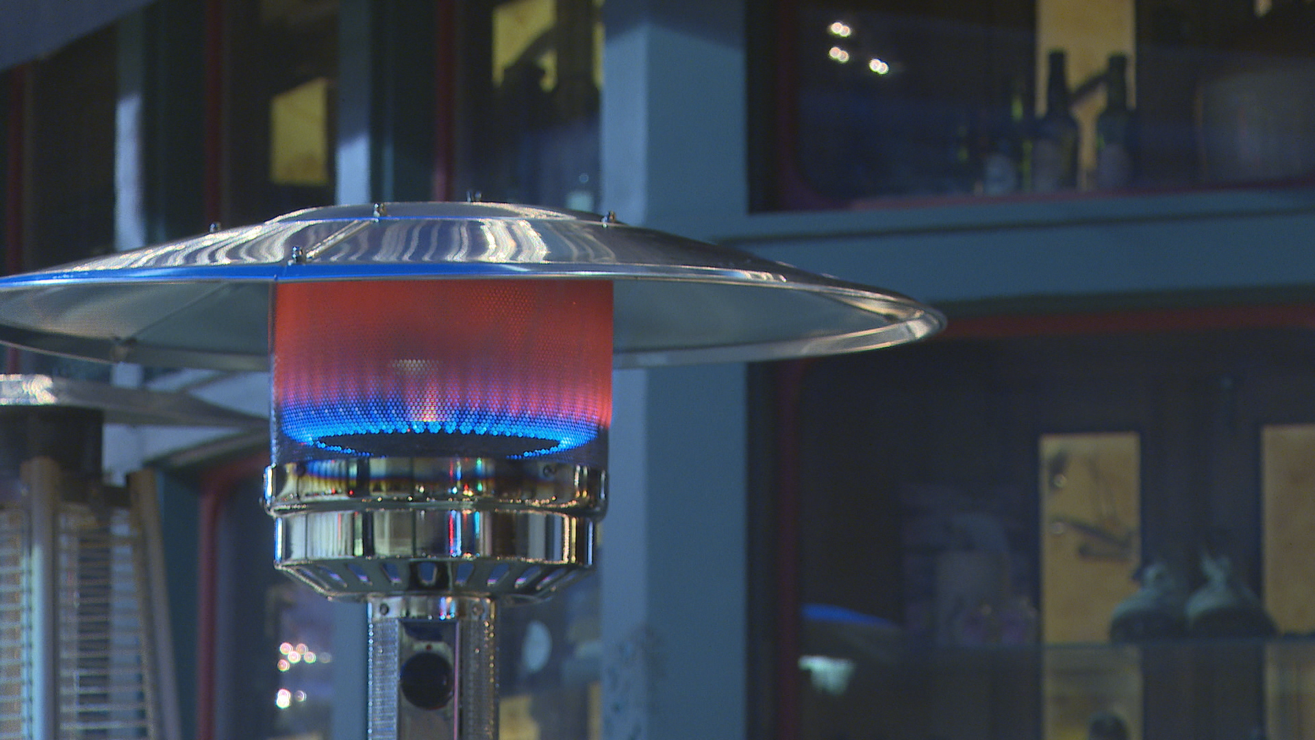 Restaurant owners say outdoor heaters are 'beginning to add up' - Vimarsana News