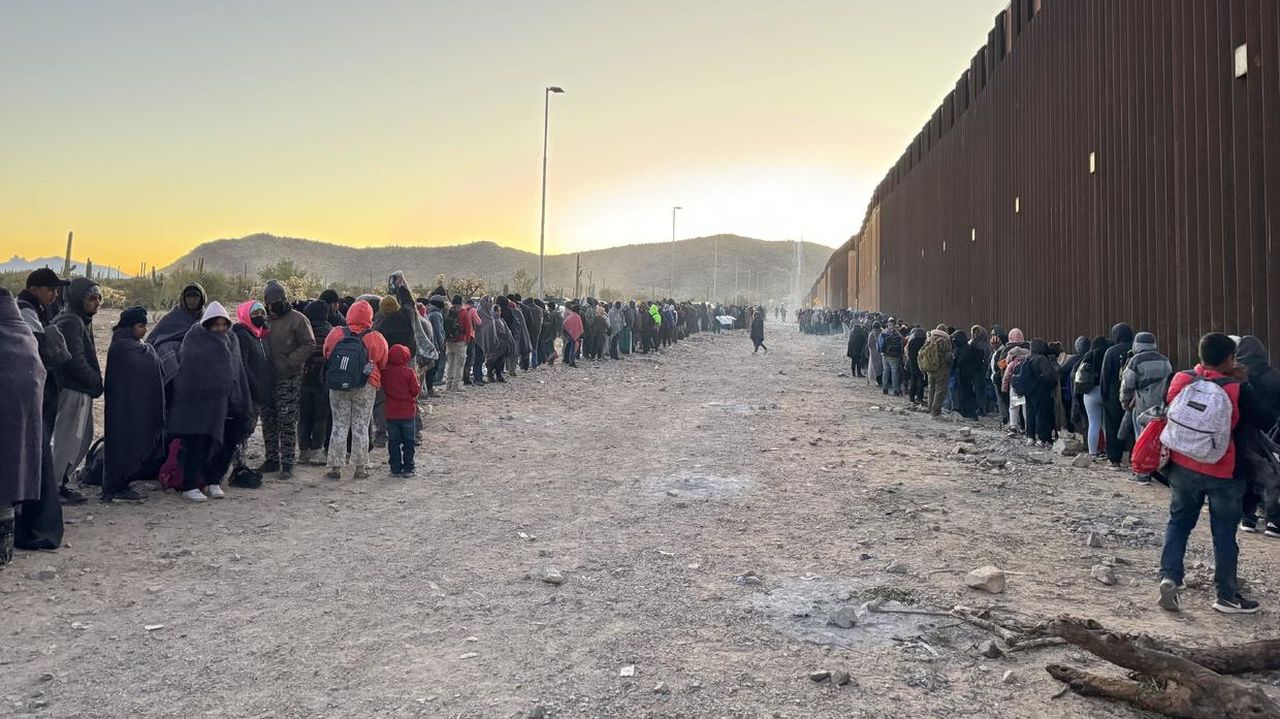Migrants from around the world converge on remote Arizona desert - Vimarsana News