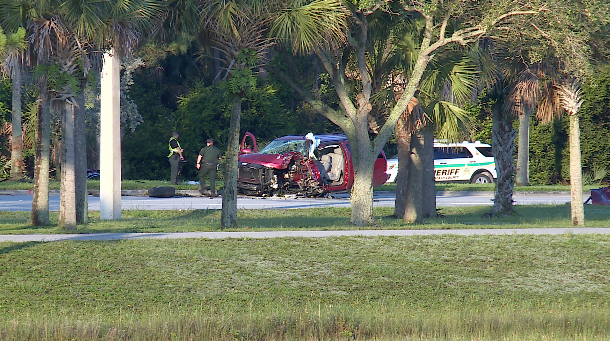 2 dead, 1 seriously injured in 3 separate crashes near West Palm Beach - Vimarsana News