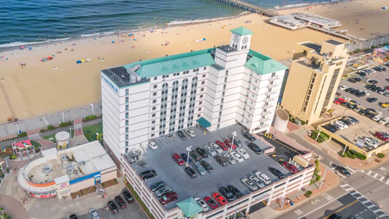 Staffing shortages continue as different hotels see different levels of revenue in Virginia - Vimarsana News