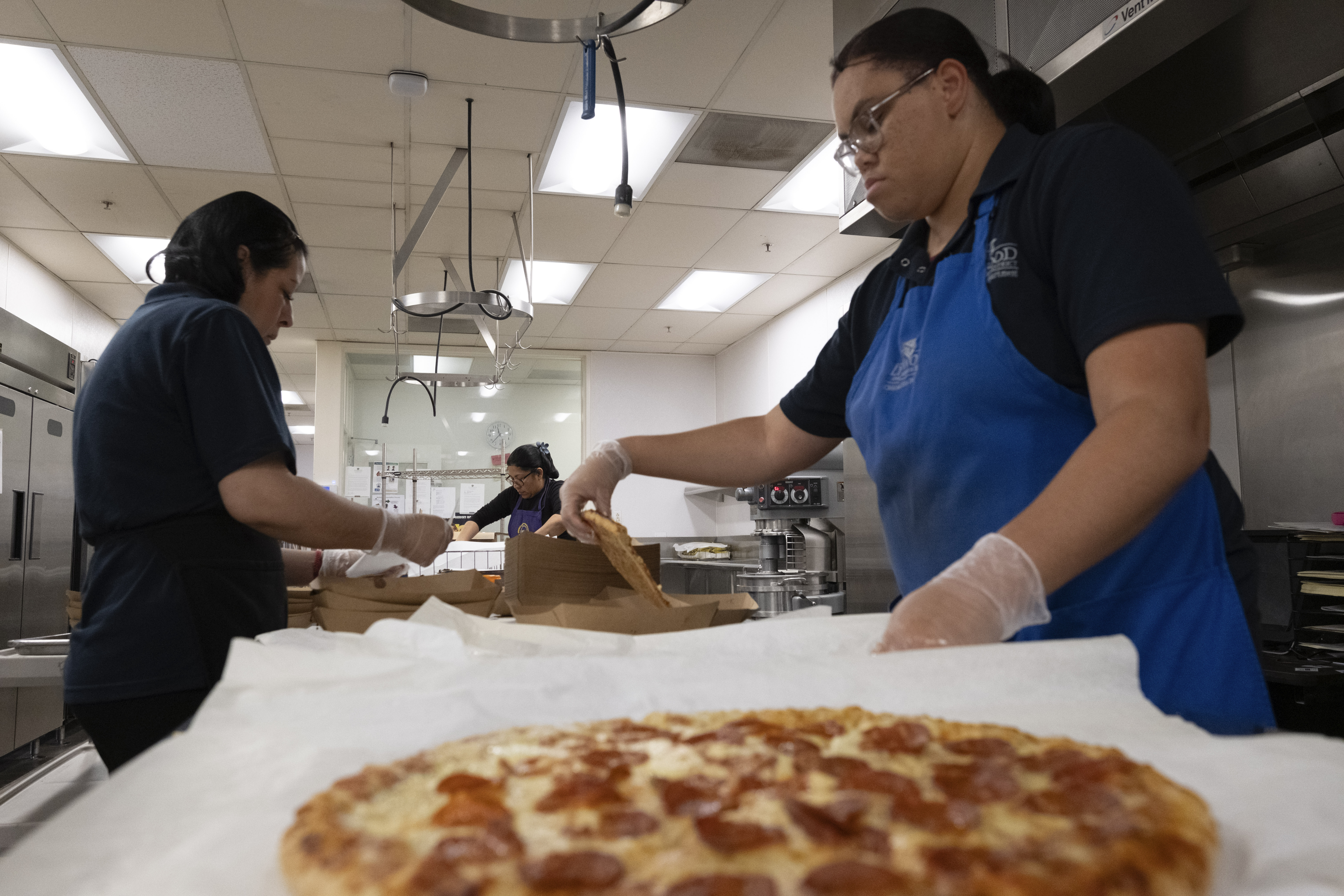 CA schools compete with fast food industry for workers after minimum wage hike - Vimarsana News