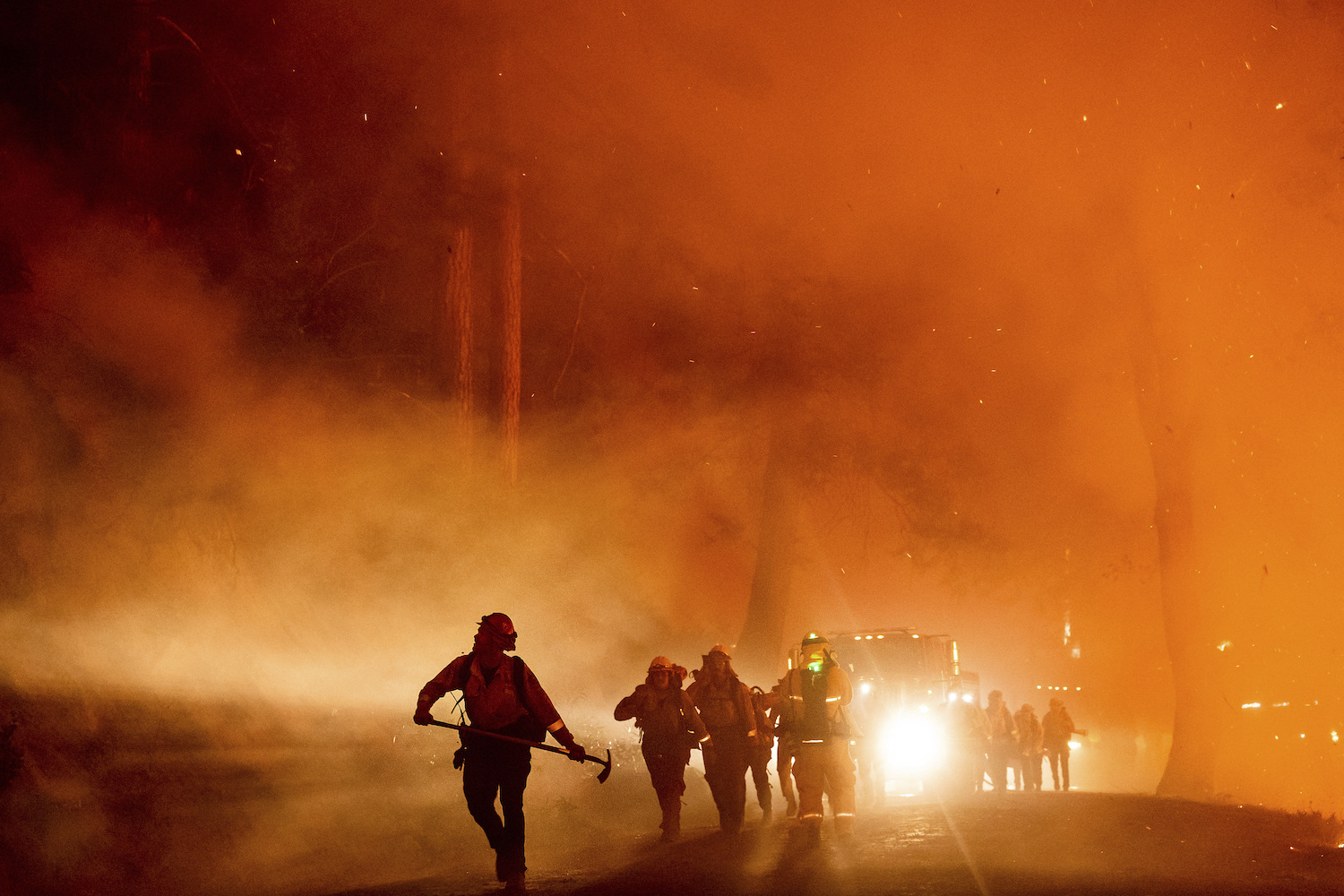 California fires destroy structures, force residents to flee - Vimarsana News