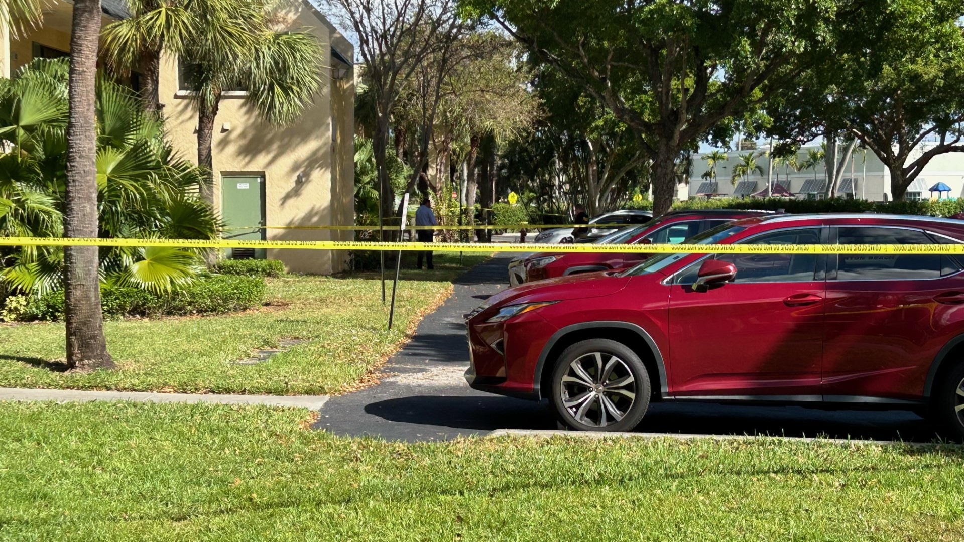 1 dead in shooting at Boynton Beach apartment complex, located near 3 schools - Vimarsana News