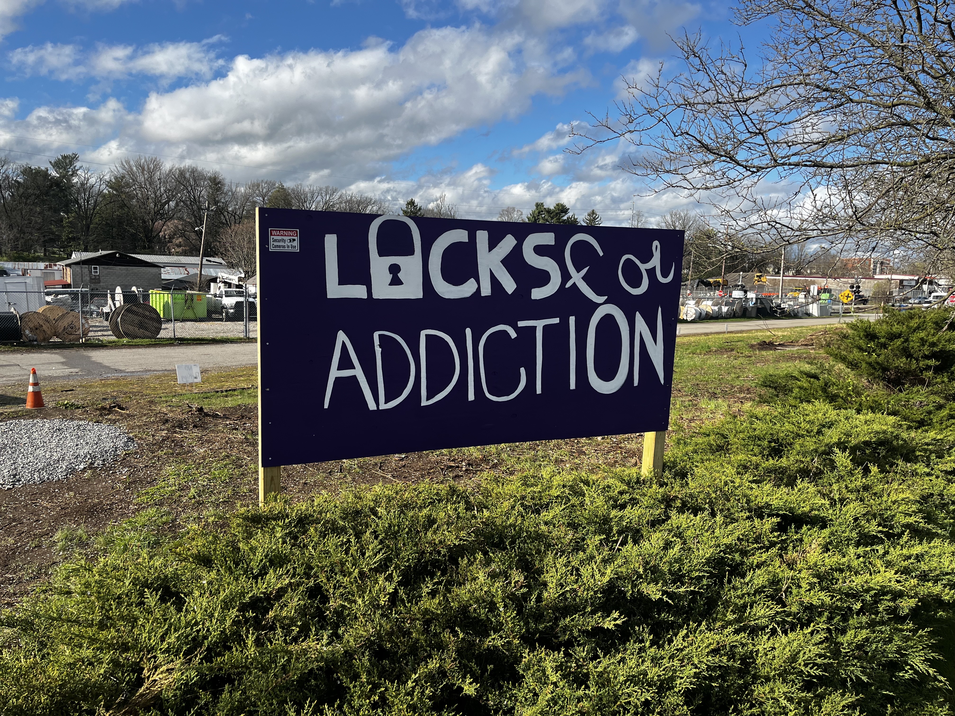 Anonymous person puts up new 'Locks for Addiction' sign - Vimarsana News