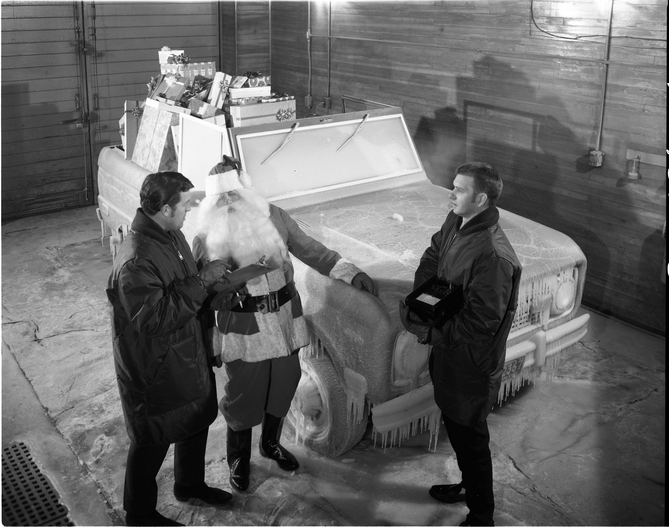 From the Archives: Ford discovers images of Santa visiting Gen-1 Bronco in 1968 - Vimarsana News