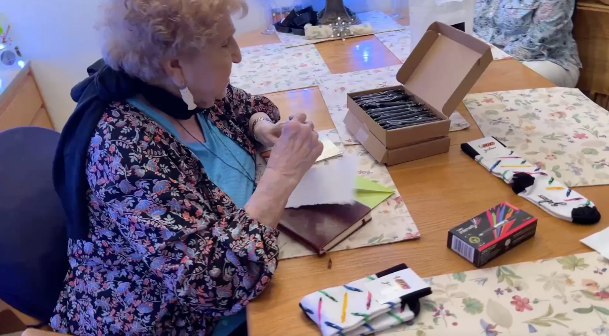 The 'card lady' of Murfreesboro gets a little extra help - Vimarsana News