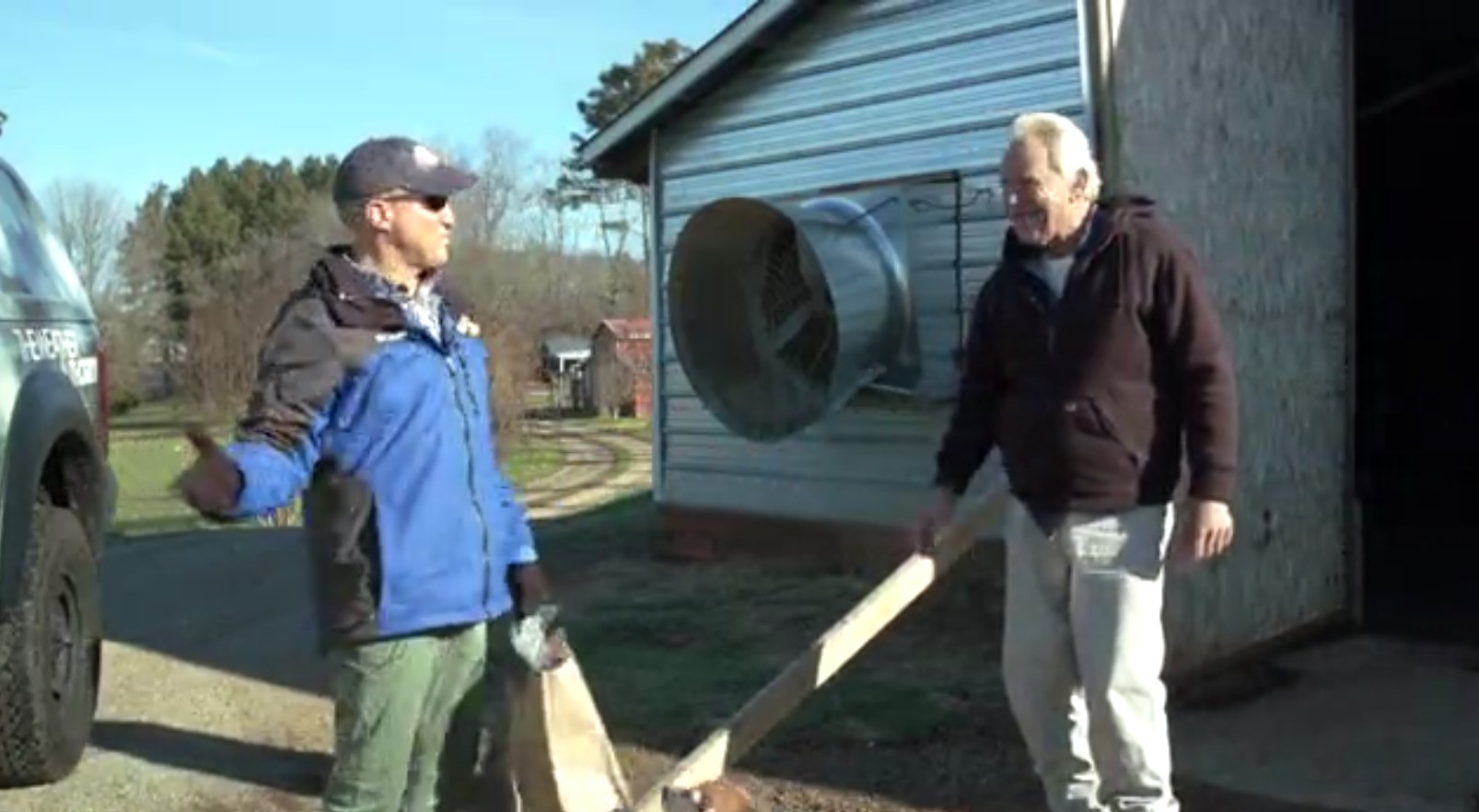Tom hand delivers new coat to Amelia farmer - Vimarsana News