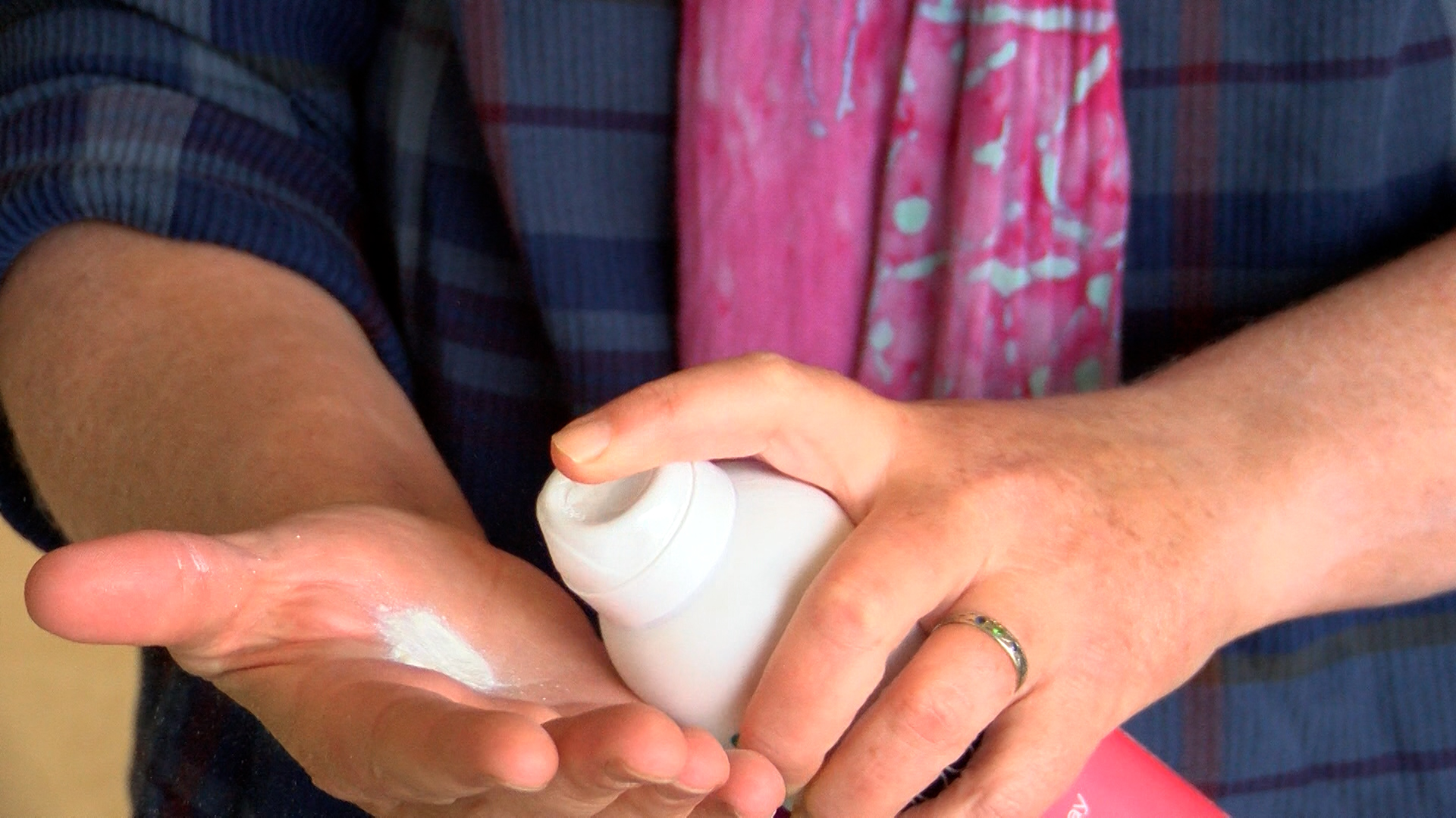 With summer around the corner, here are some tips when looking for sunscreen - Vimarsana News