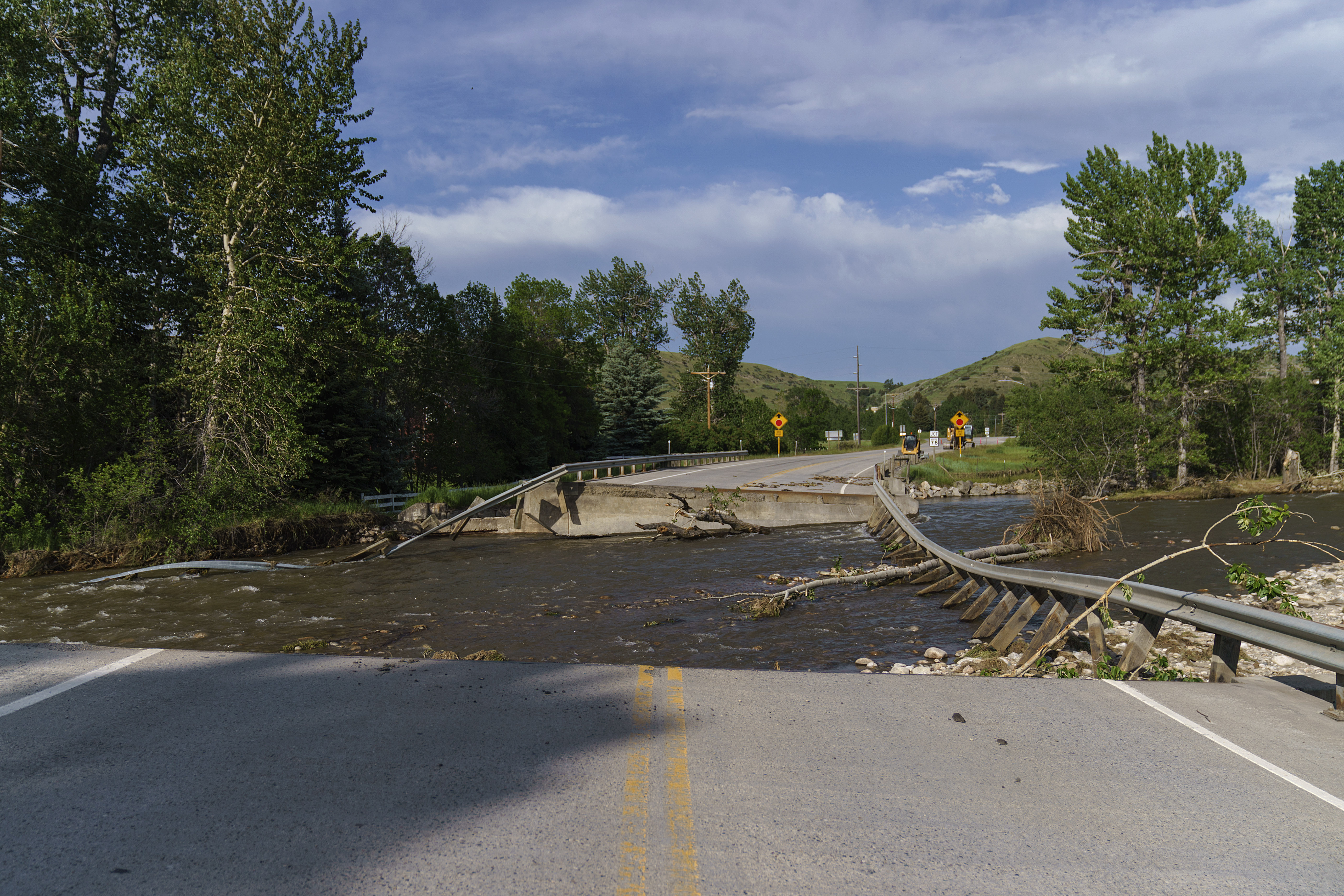 Yellowstone Park aims for quick reopening after floods - Vimarsana News